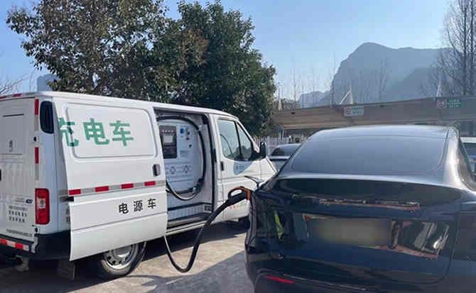 云和汽车搭电